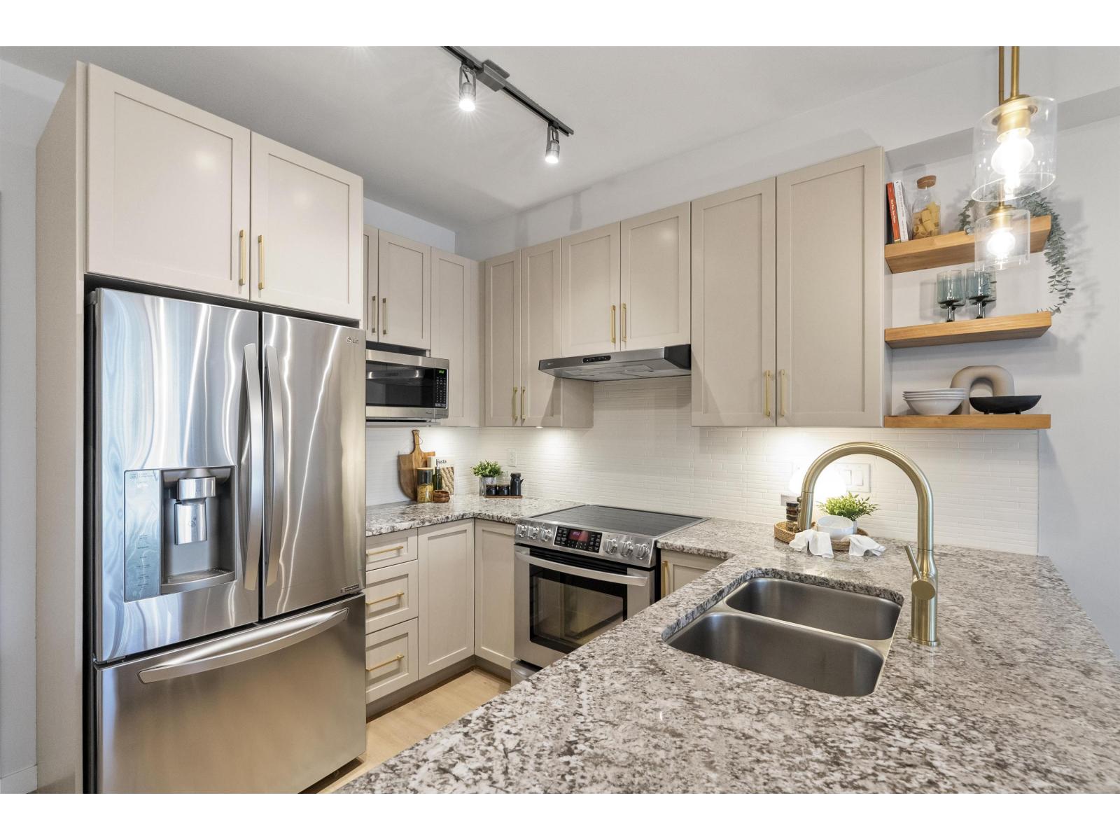 211 6480 194 STREET, Surrey
