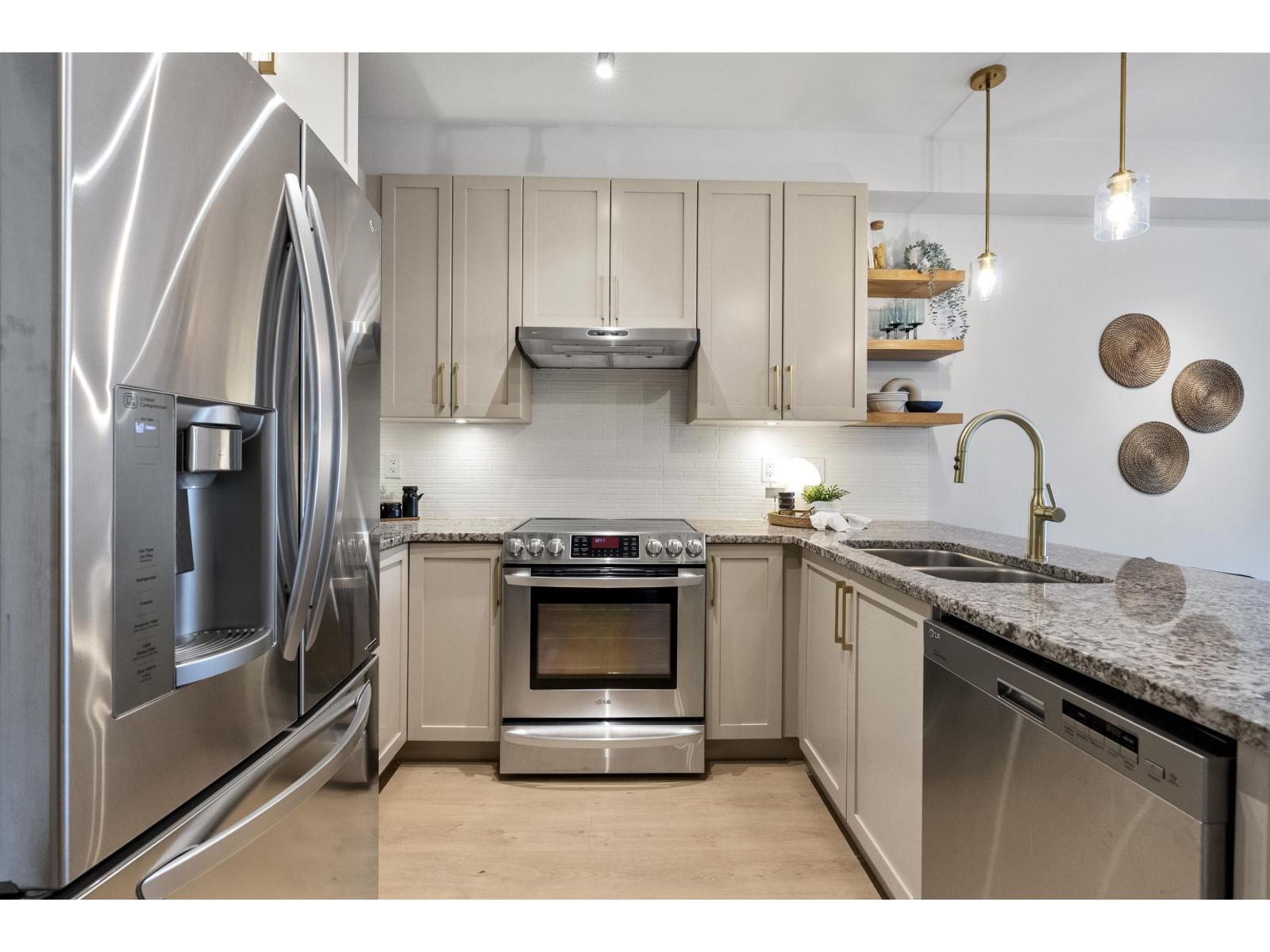 211 6480 194 STREET, Surrey