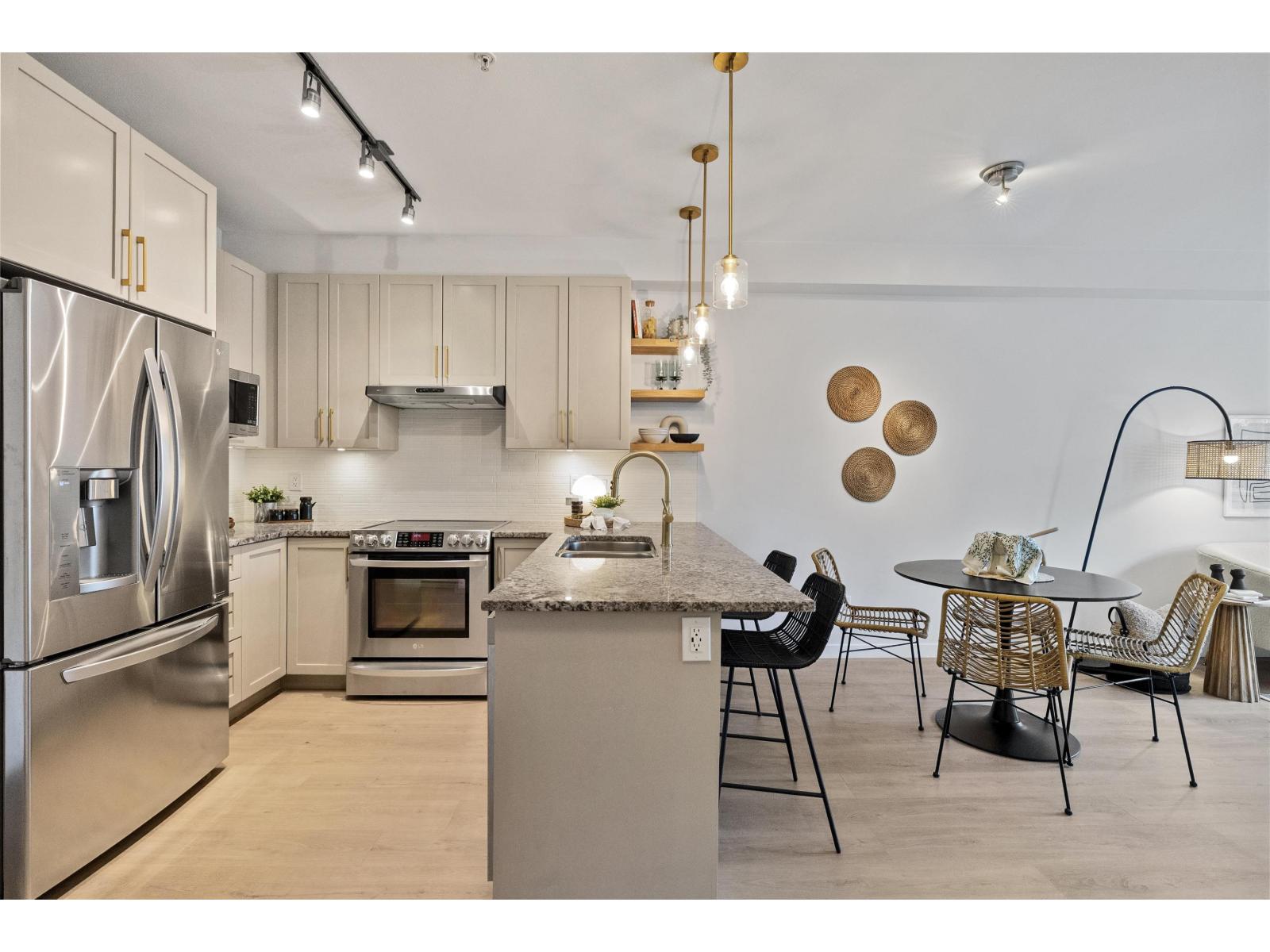 211 6480 194 STREET, Surrey