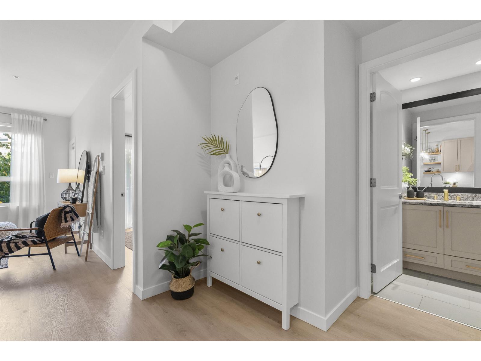 211 6480 194 STREET, Surrey
