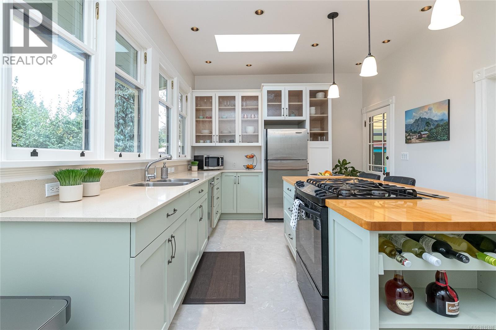  1347 Vining Street, Victoria