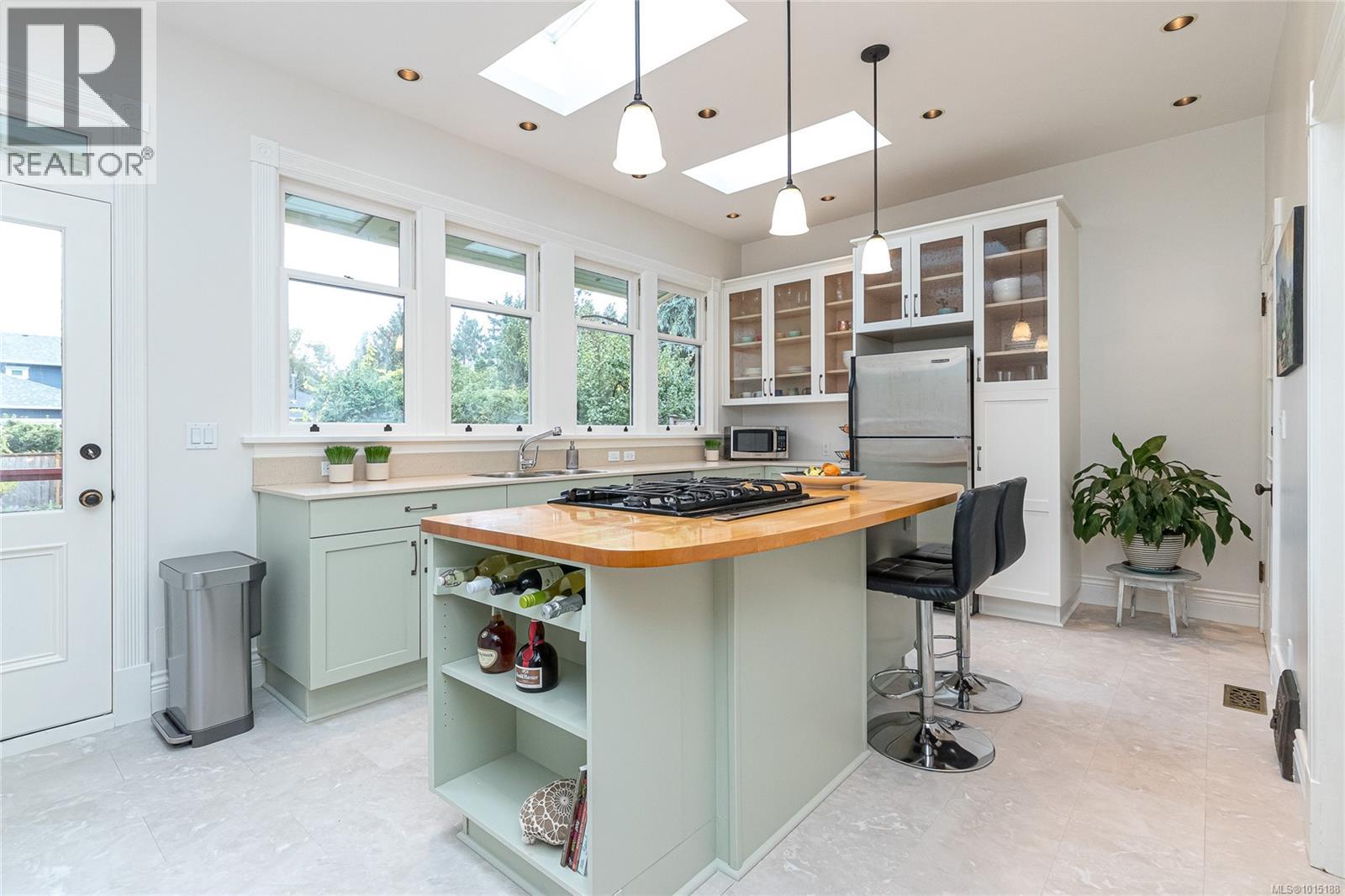 1347 Vining Street, Victoria