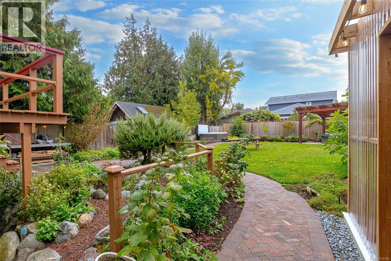  1347 Vining Street, Victoria