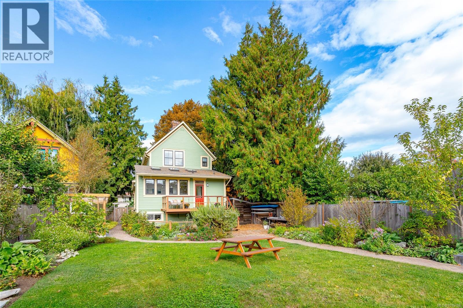  1347 Vining Street, Victoria