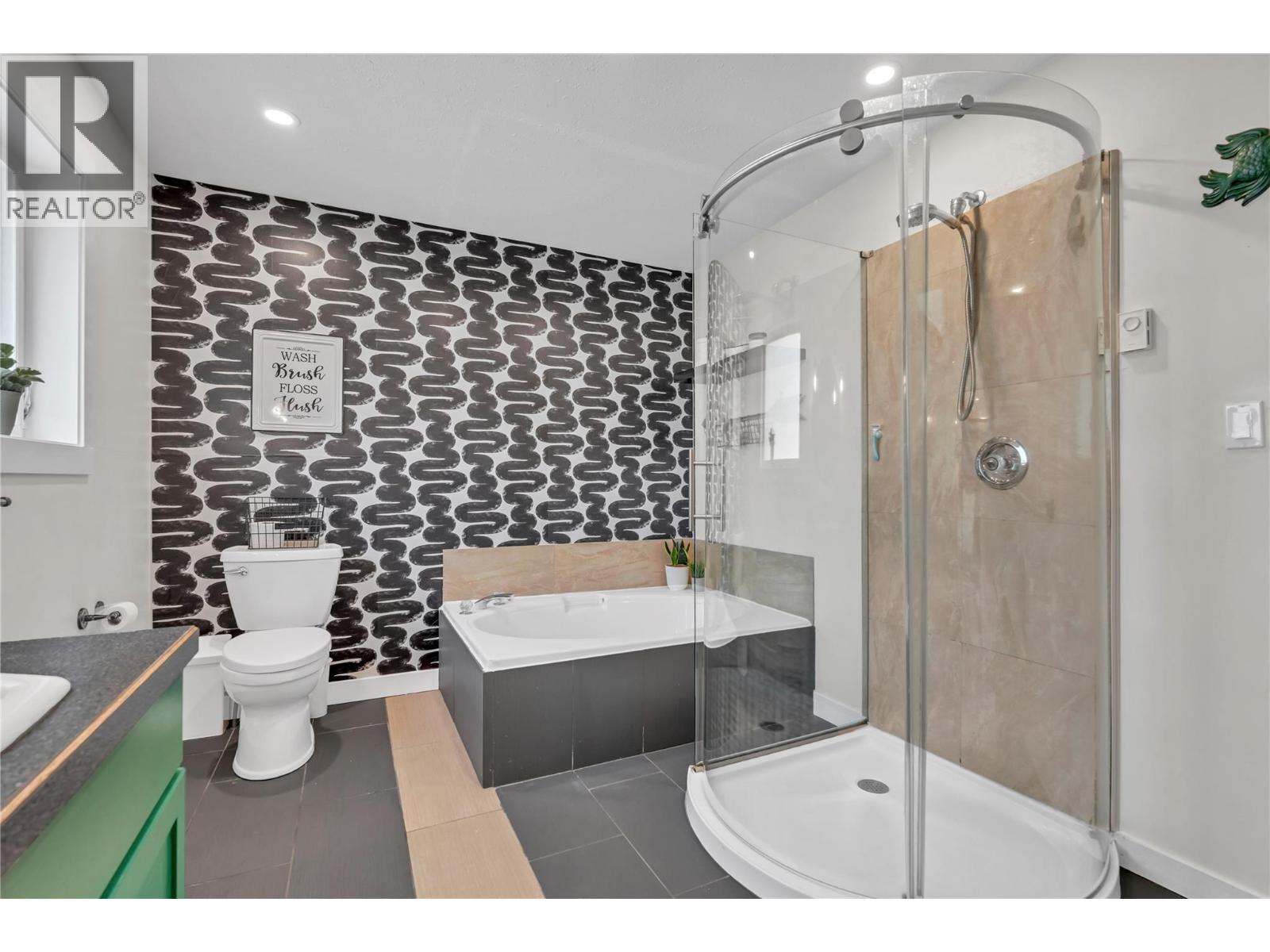 10816 Victoria Road S, Summerland