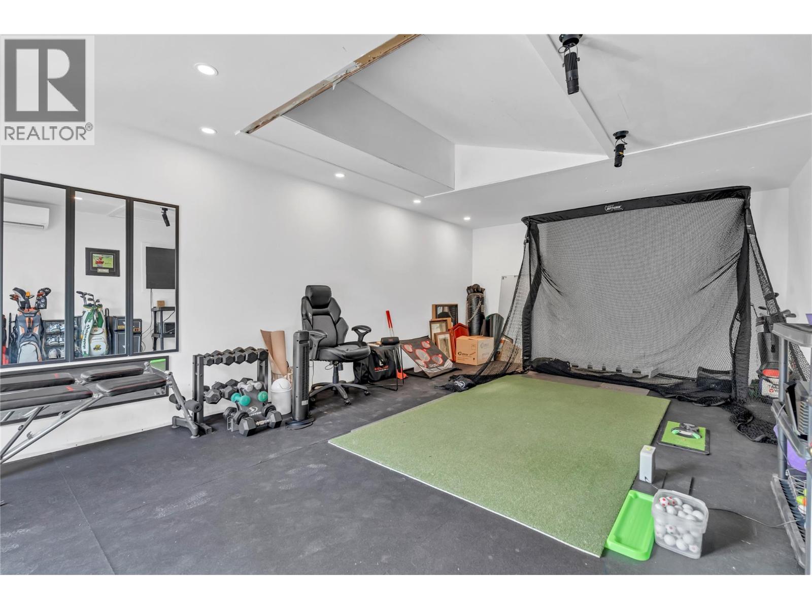 10816 Victoria Road S, Summerland