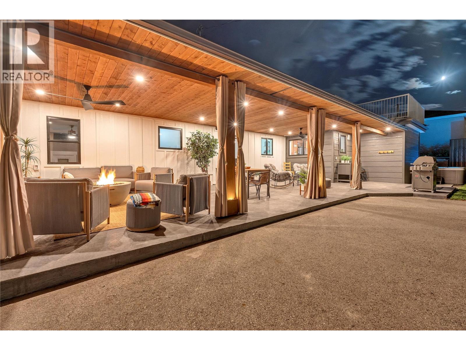 10816 Victoria Road S, Summerland