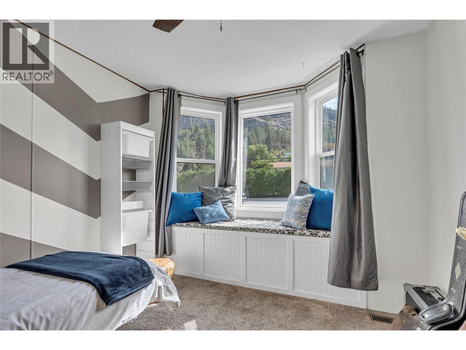 10816 Victoria Road S, Summerland