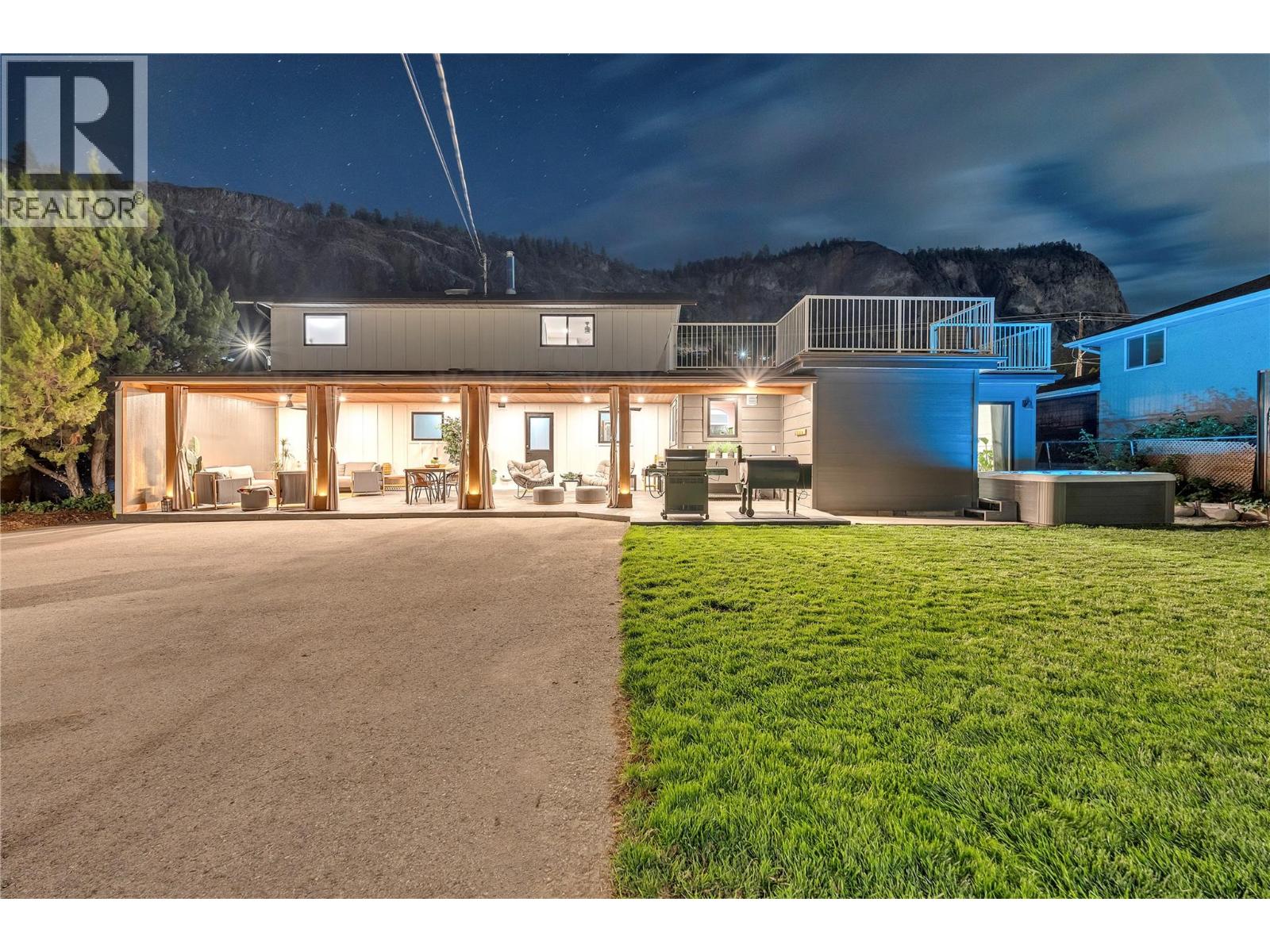 10816 Victoria Road S, Summerland