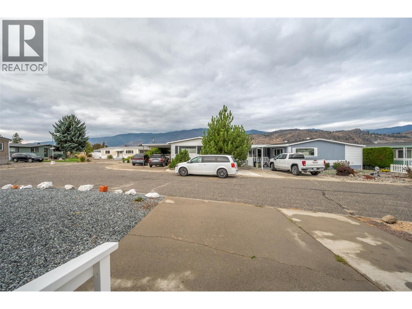 28 6601 TUCELNUIT Drive, Oliver