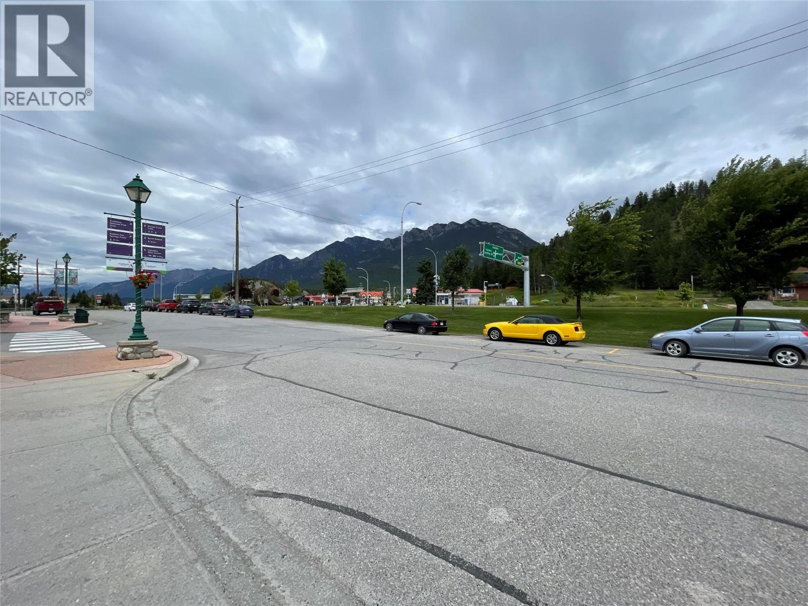 7513 MAIN W Street - Photo 3 of 8, Radium Hot Springs, British Columbia