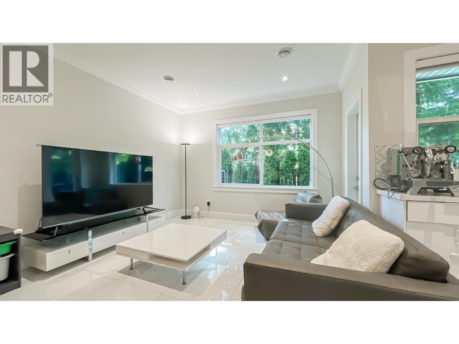 #101-6571 NO. 4 Road, Richmond