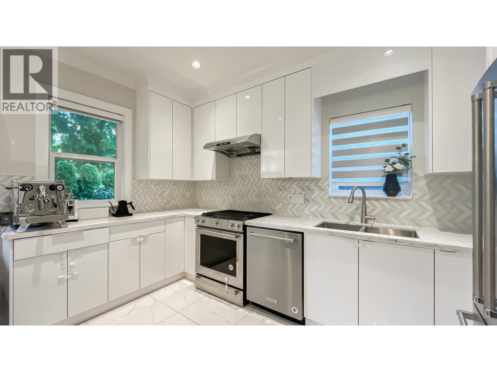 #101-6571 NO. 4 Road, Richmond