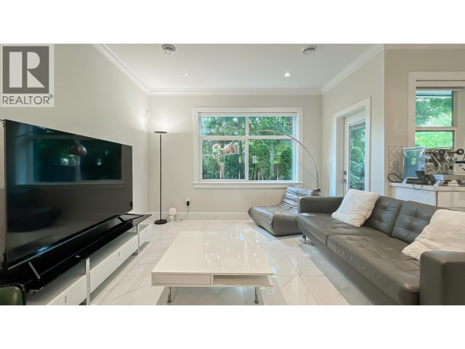 #101-6571 NO. 4 Road, Richmond