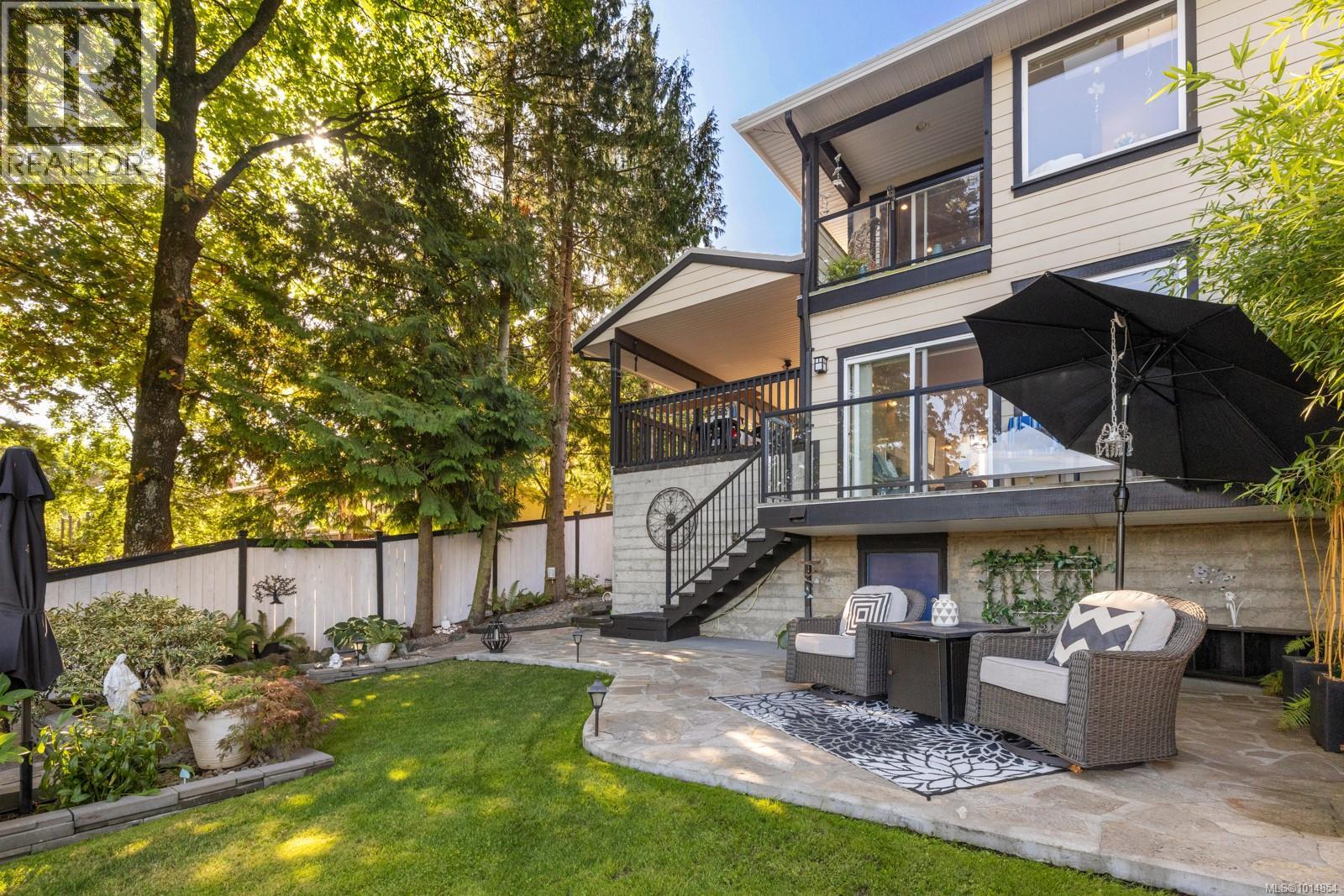 3 1004 DeCosta Pl, Esquimalt