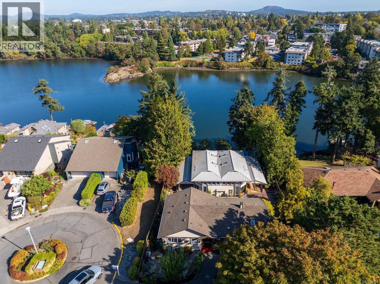 3 1004 DeCosta Pl, Esquimalt