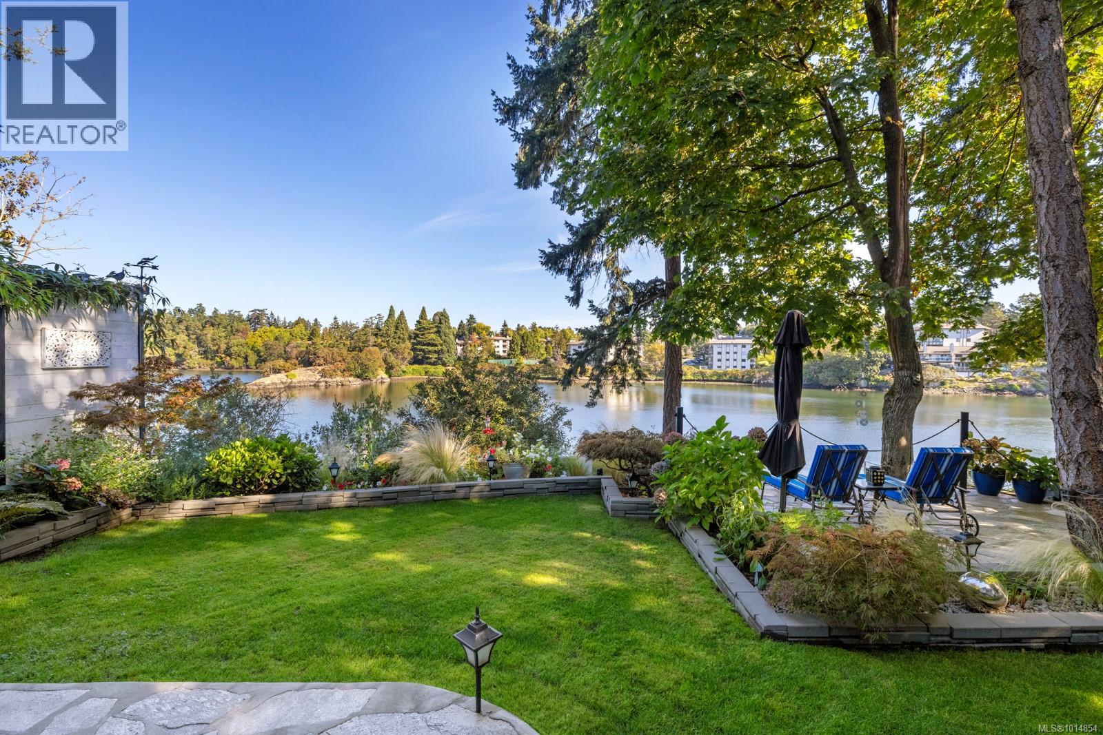 3 1004 DeCosta Pl, Esquimalt