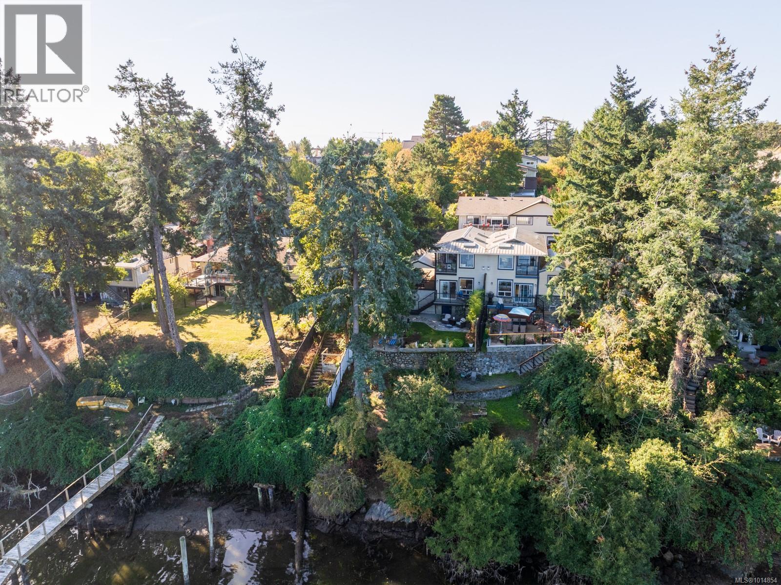 3 1004 DeCosta Pl, Esquimalt