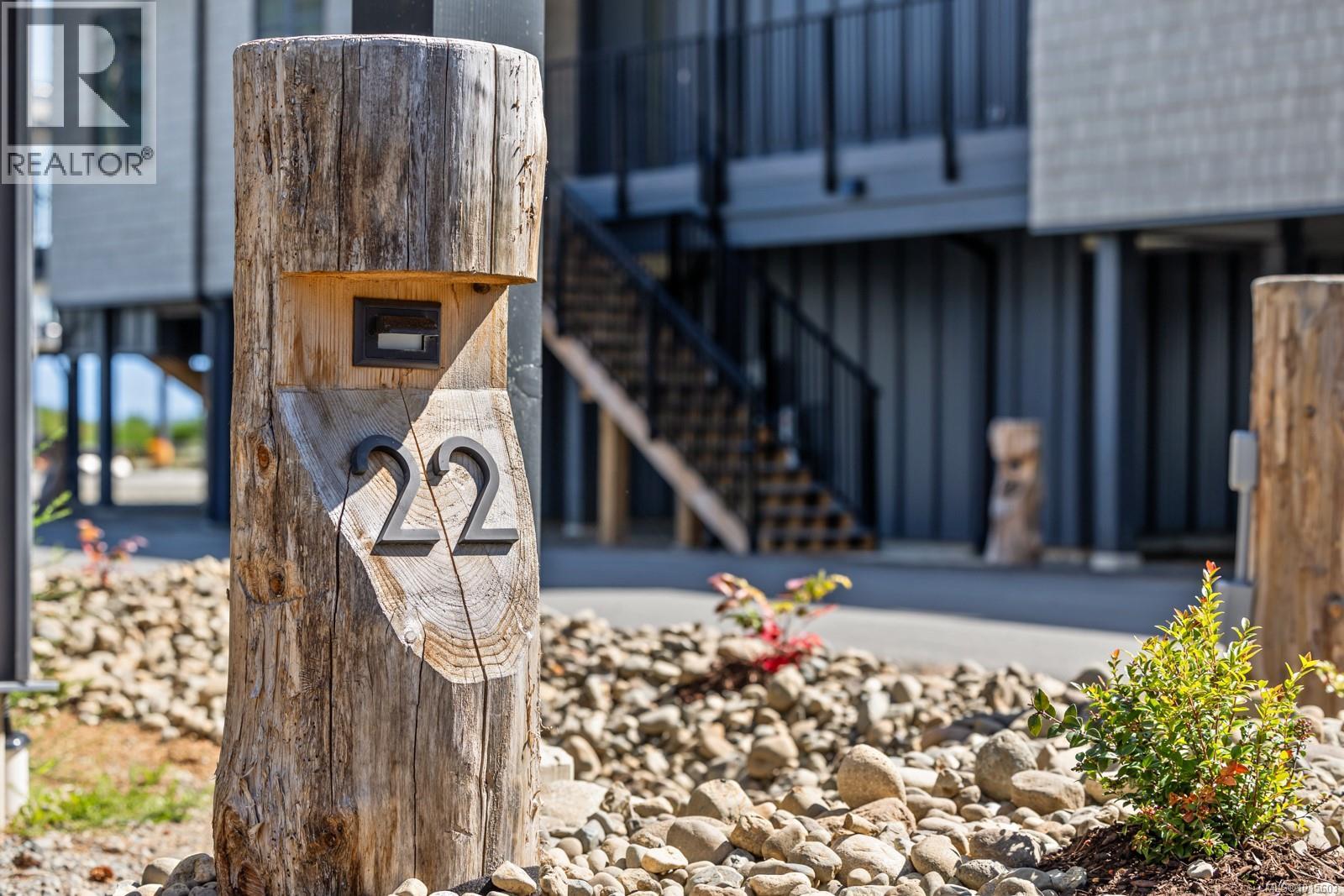 #22 9022 Clarkson Ave - 33