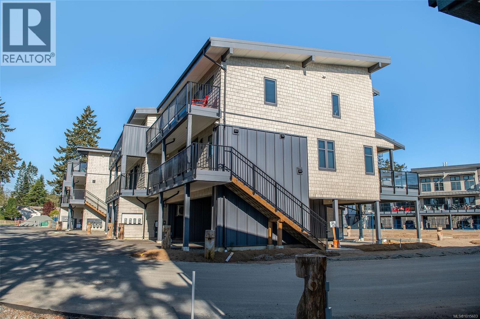 #22 9022 Clarkson Ave - 44