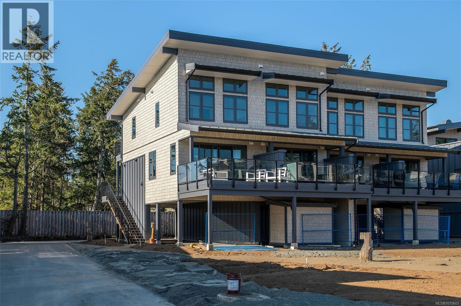 #22 9022 Clarkson Ave - 9