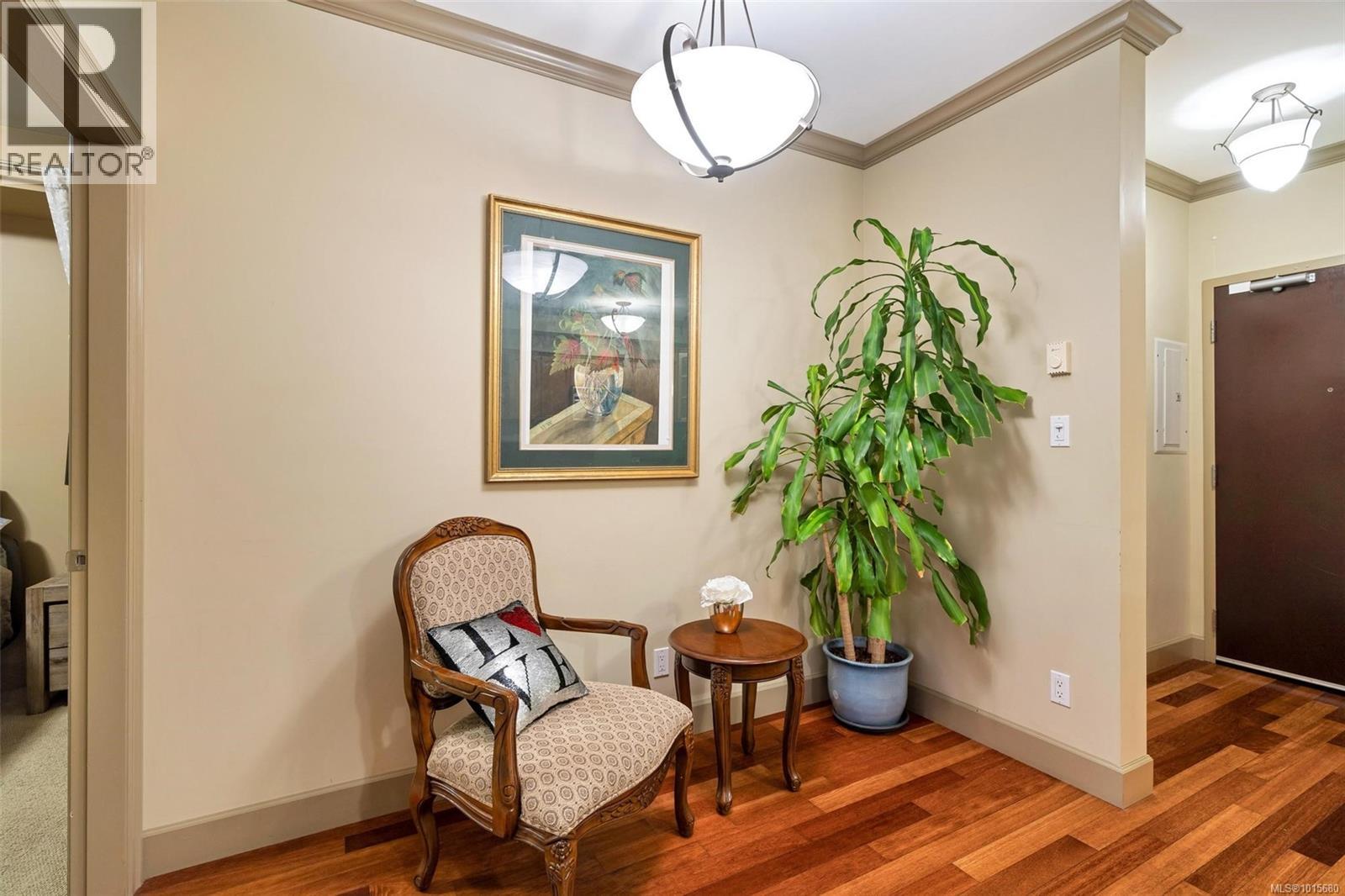 210 1620 McKenzie Avenue, Saanich