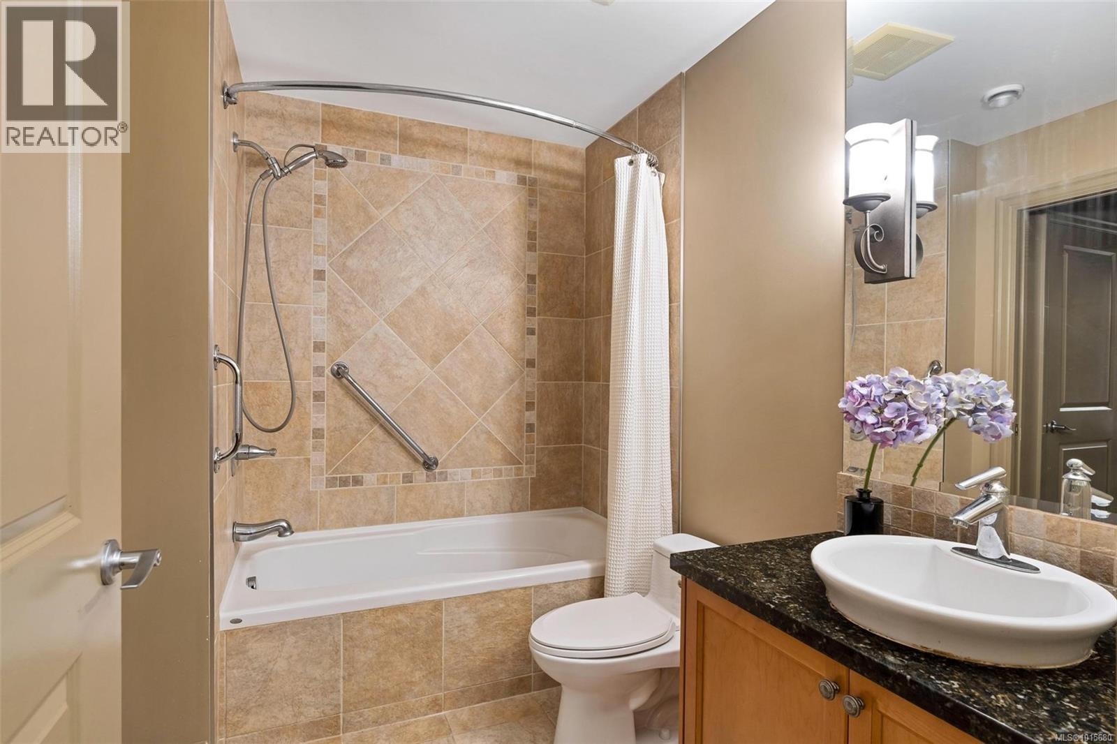 210 1620 McKenzie Avenue, Saanich