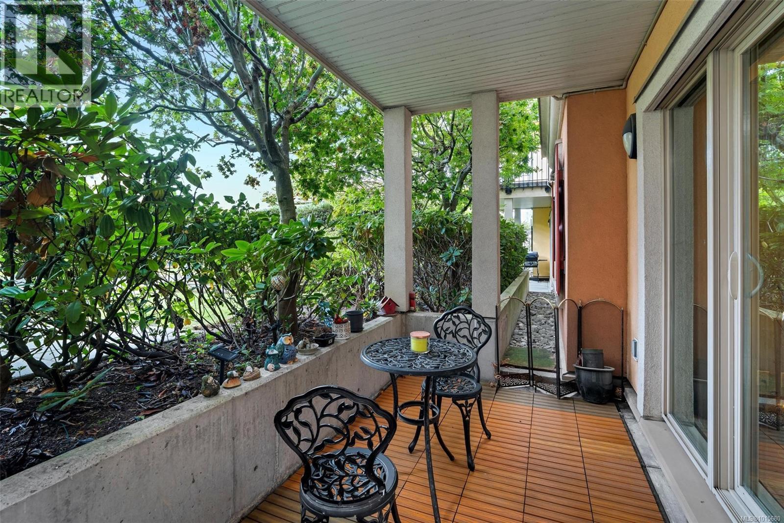 210 1620 McKenzie Avenue, Saanich