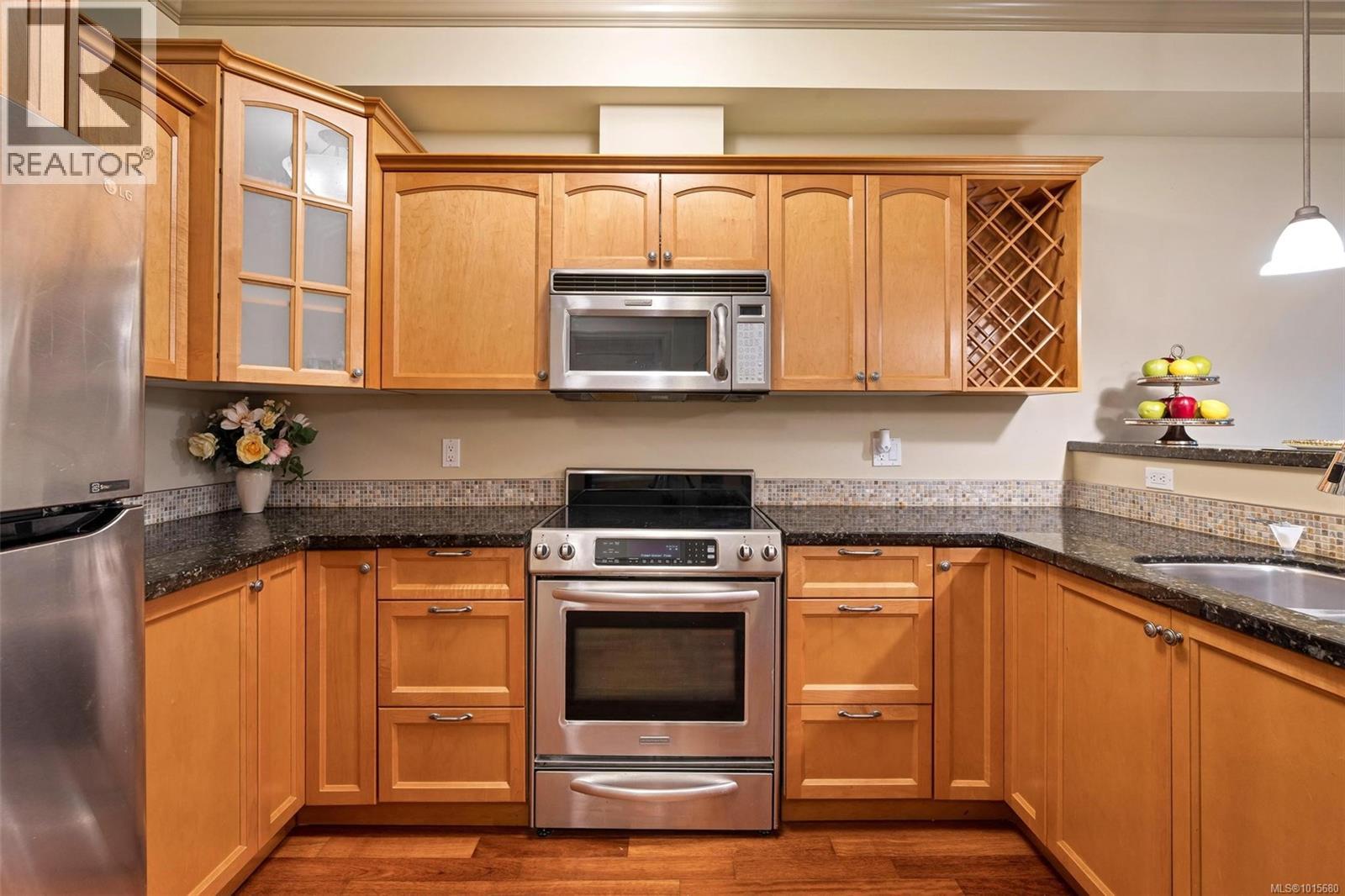 210 1620 McKenzie Avenue, Saanich