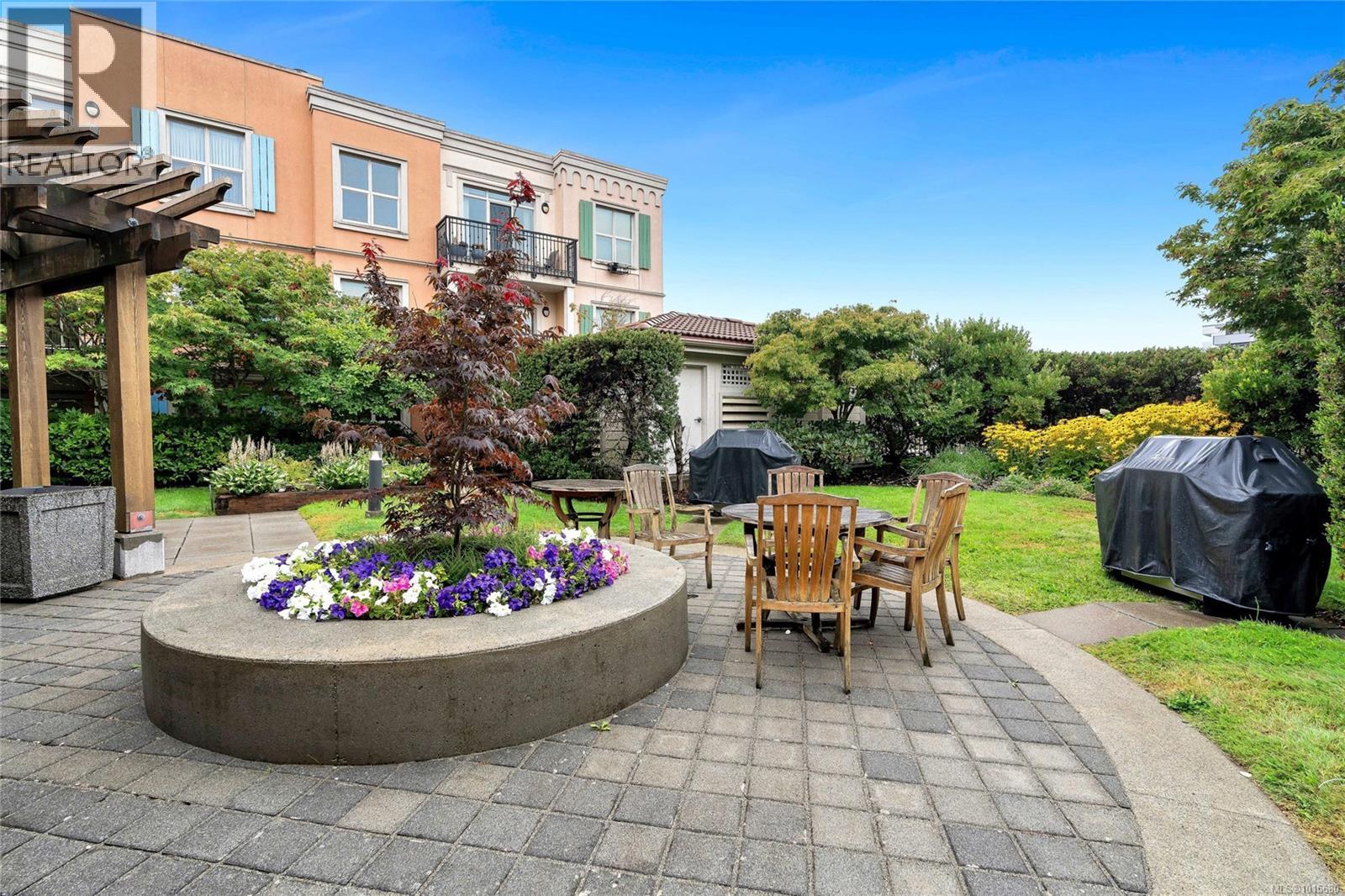 210 1620 McKenzie Avenue, Saanich