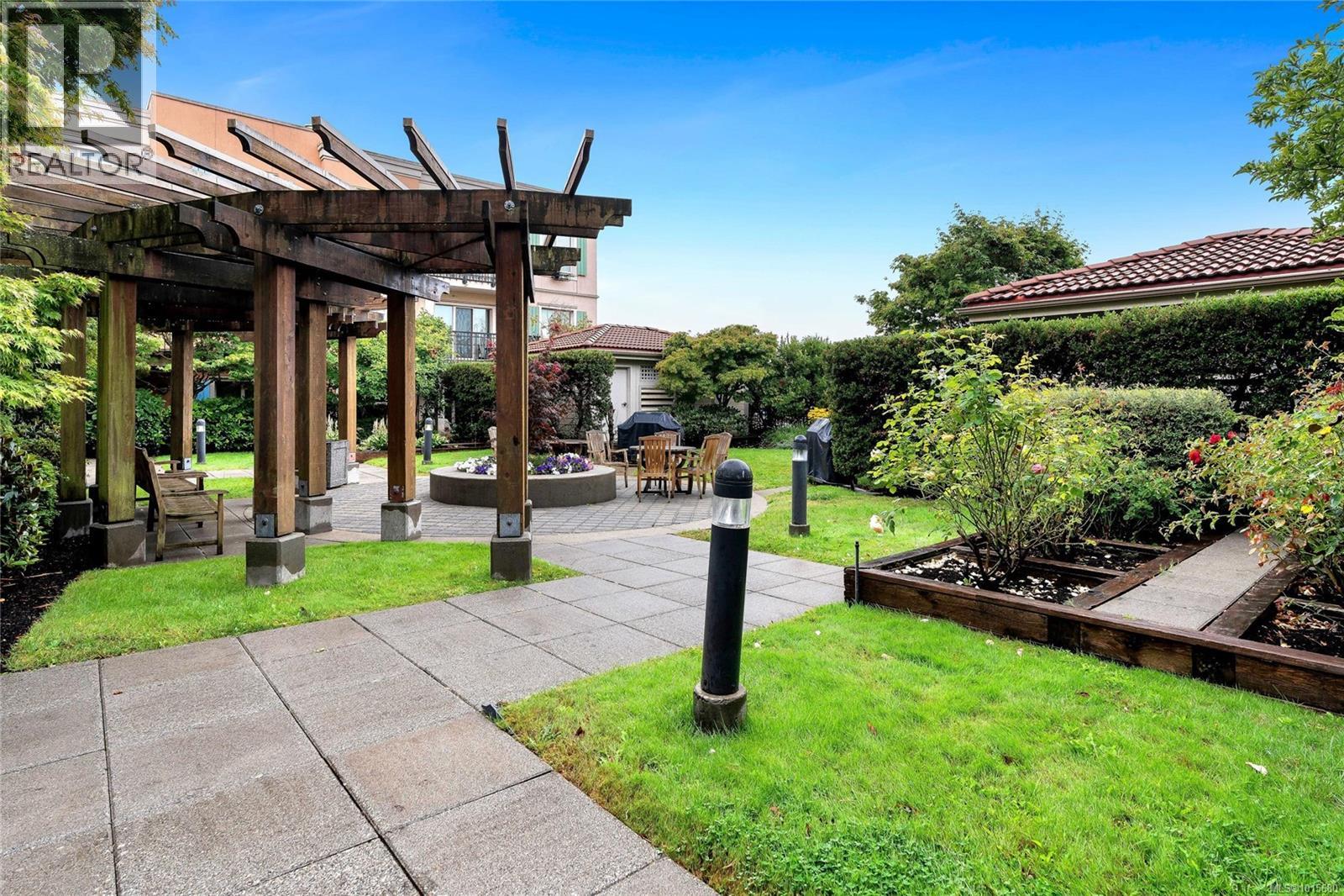 210 1620 McKenzie Avenue, Saanich