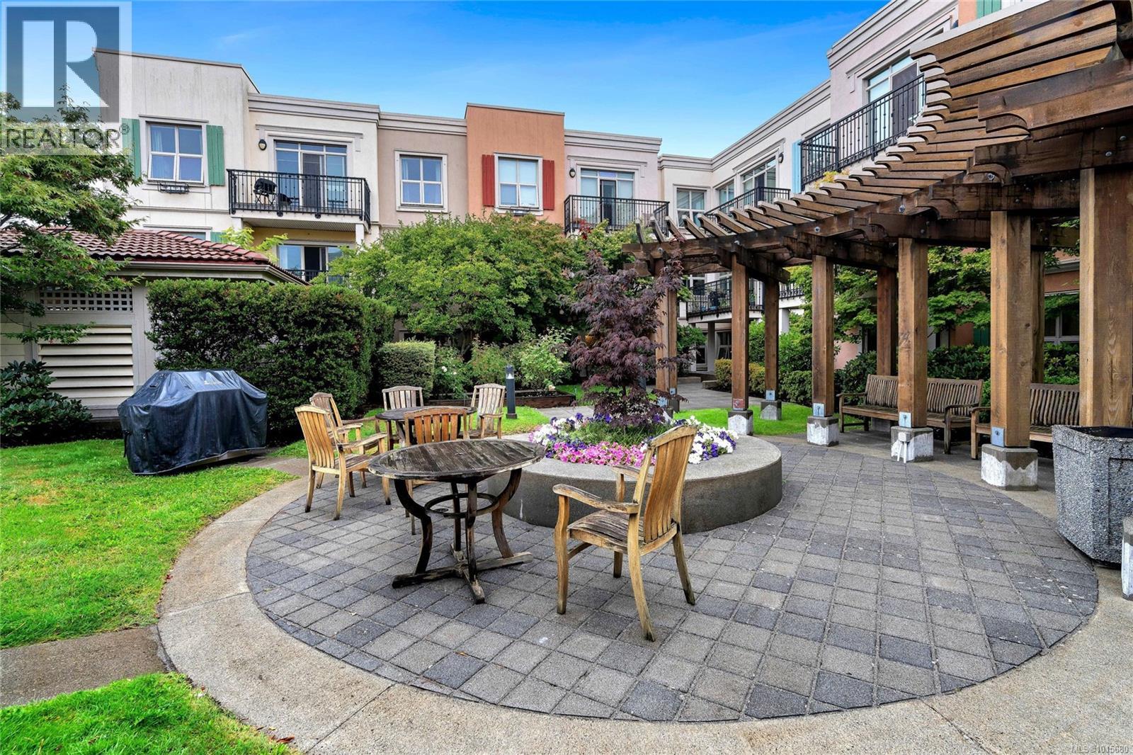 210 1620 McKenzie Avenue, Saanich