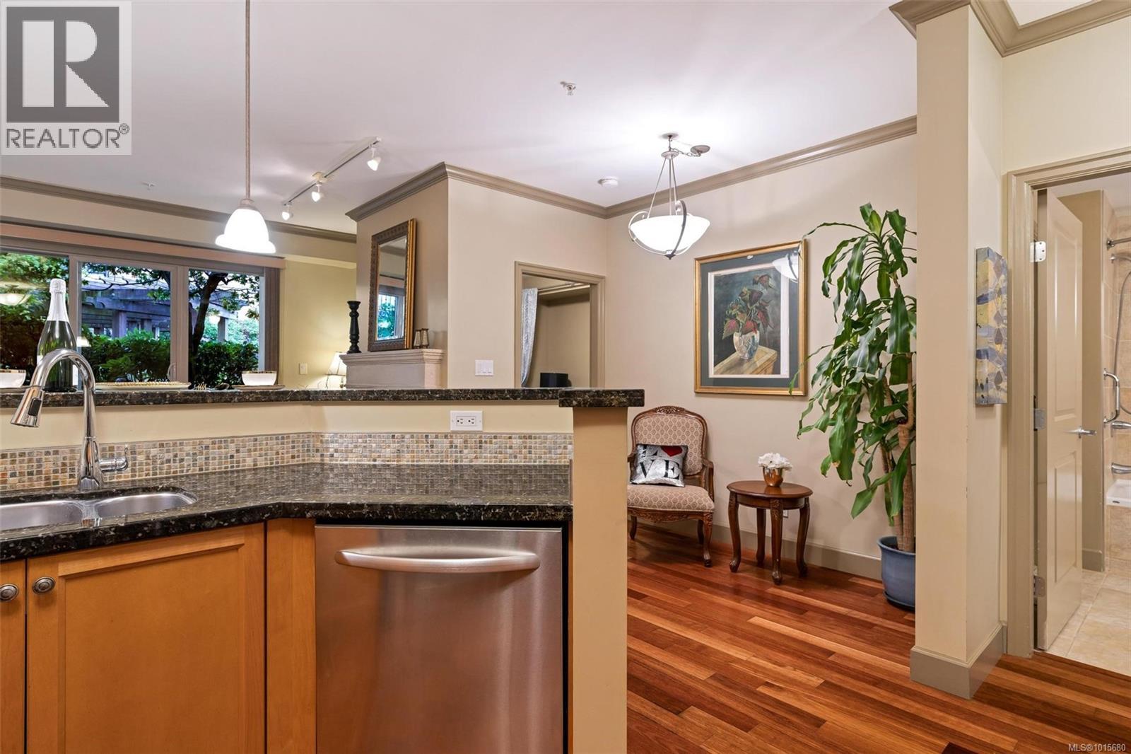 210 1620 McKenzie Avenue, Saanich