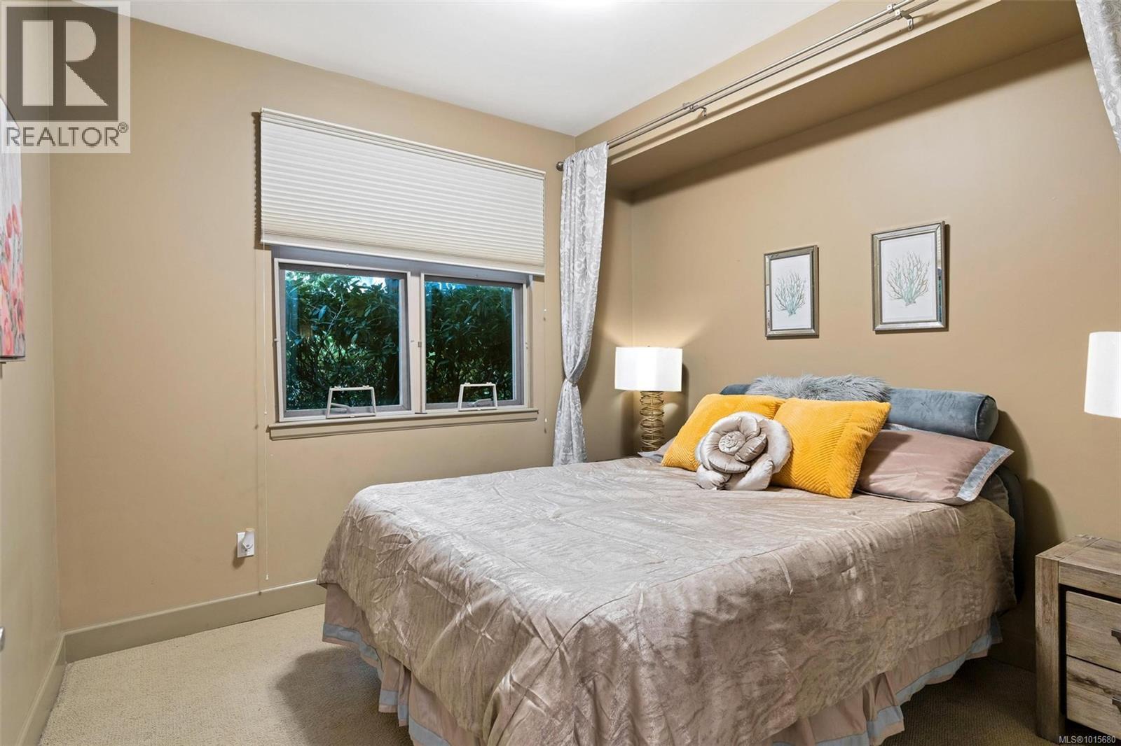 210 1620 McKenzie Avenue, Saanich
