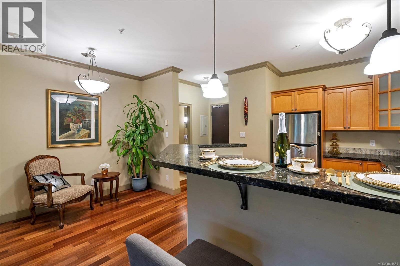 210 1620 McKenzie Avenue, Saanich