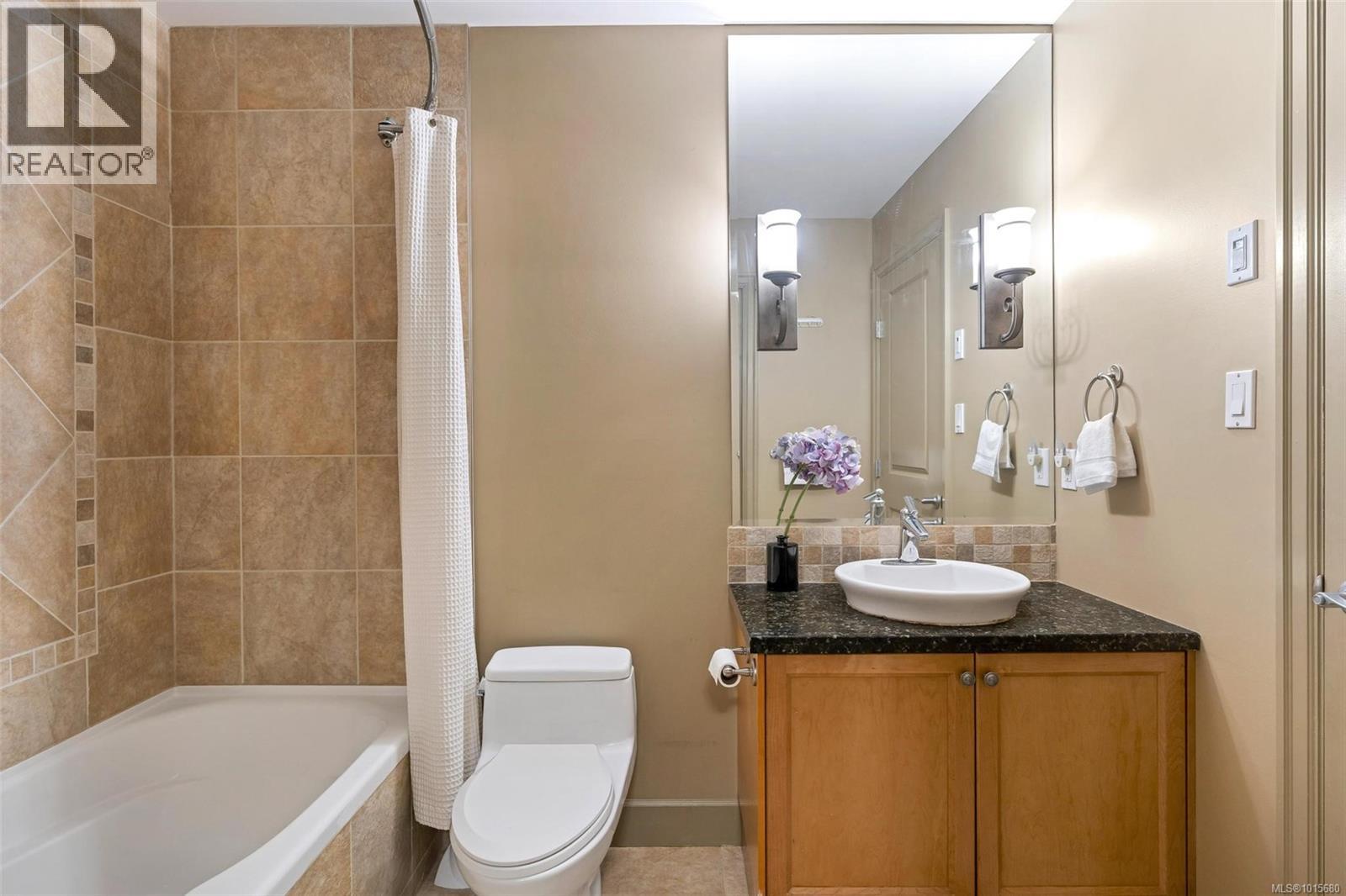 210 1620 McKenzie Avenue, Saanich