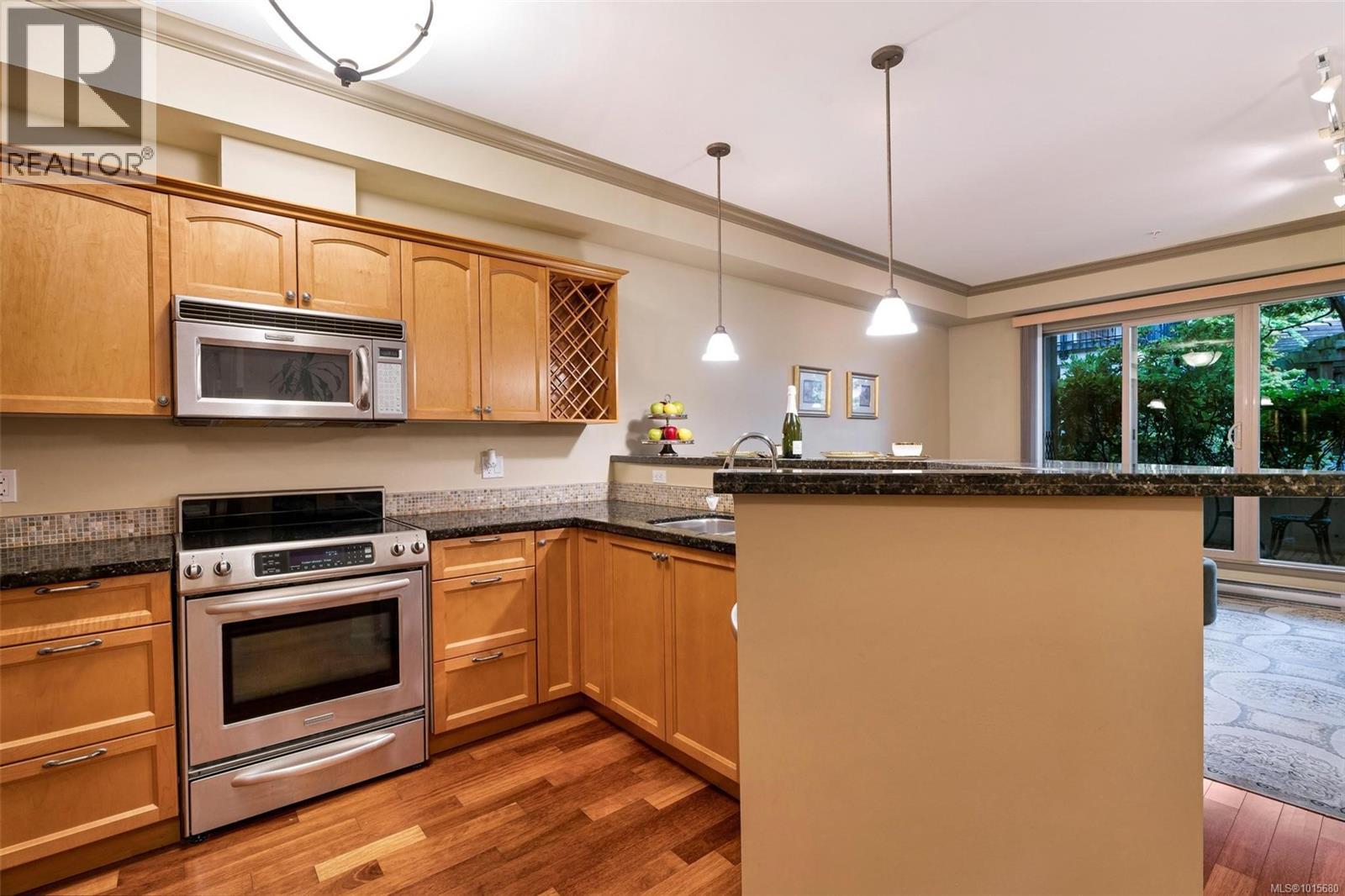 210 1620 McKenzie Avenue, Saanich