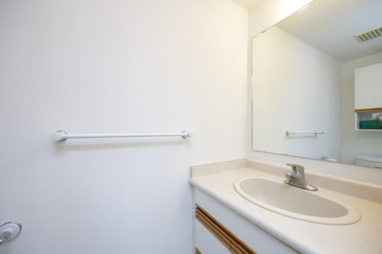 205 1480 FOSTER STREET, White Rock