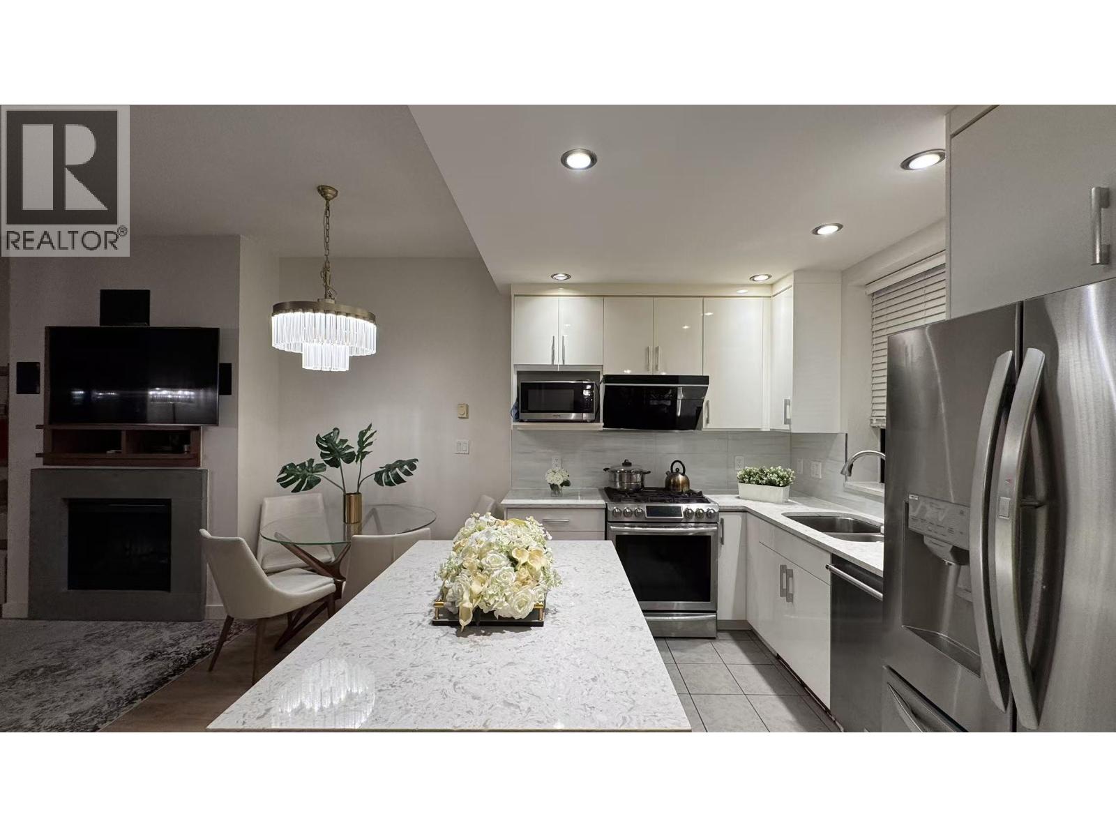 22 6233 KATSURA STREET, Richmond