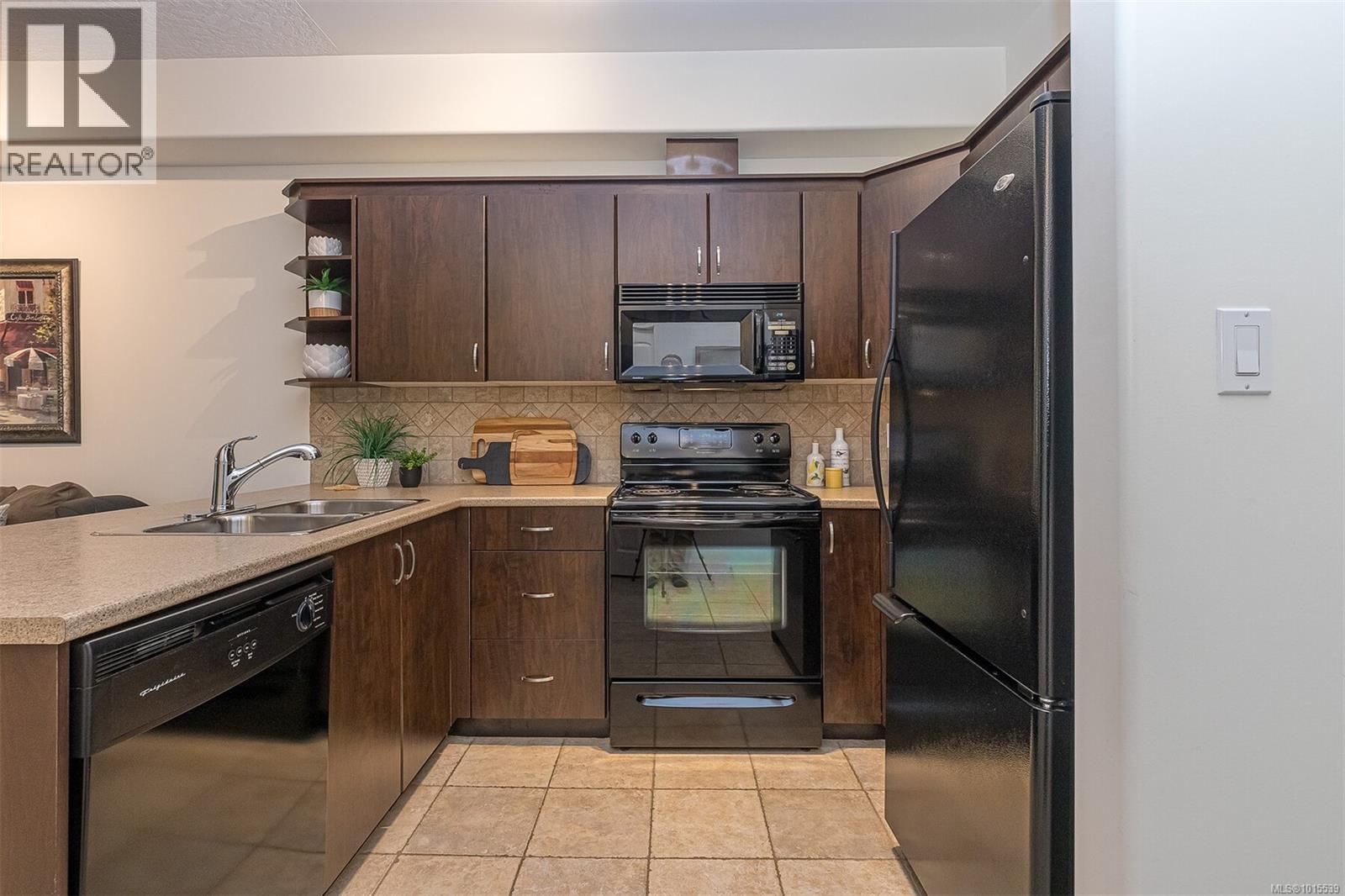 107 3915 Carey Road, Saanich