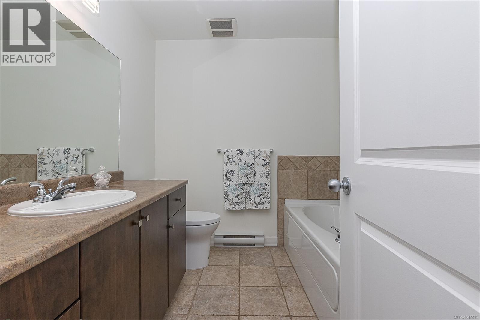 107 3915 Carey Road, Saanich