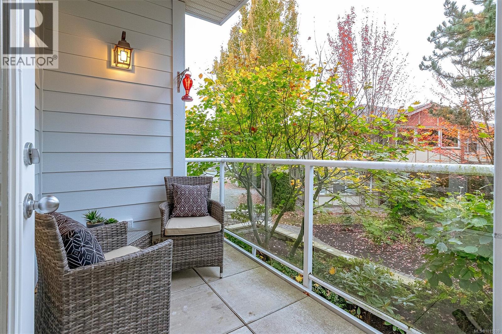 107 3915 Carey Road, Saanich