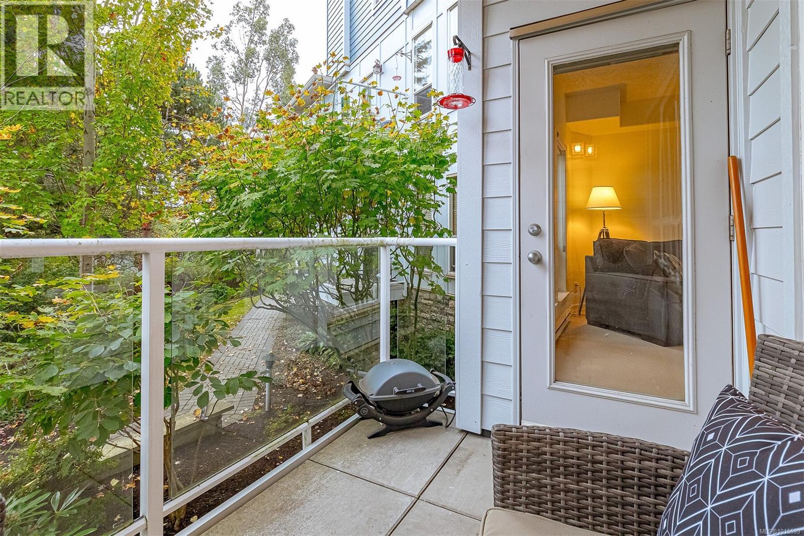 107 3915 Carey Road, Saanich
