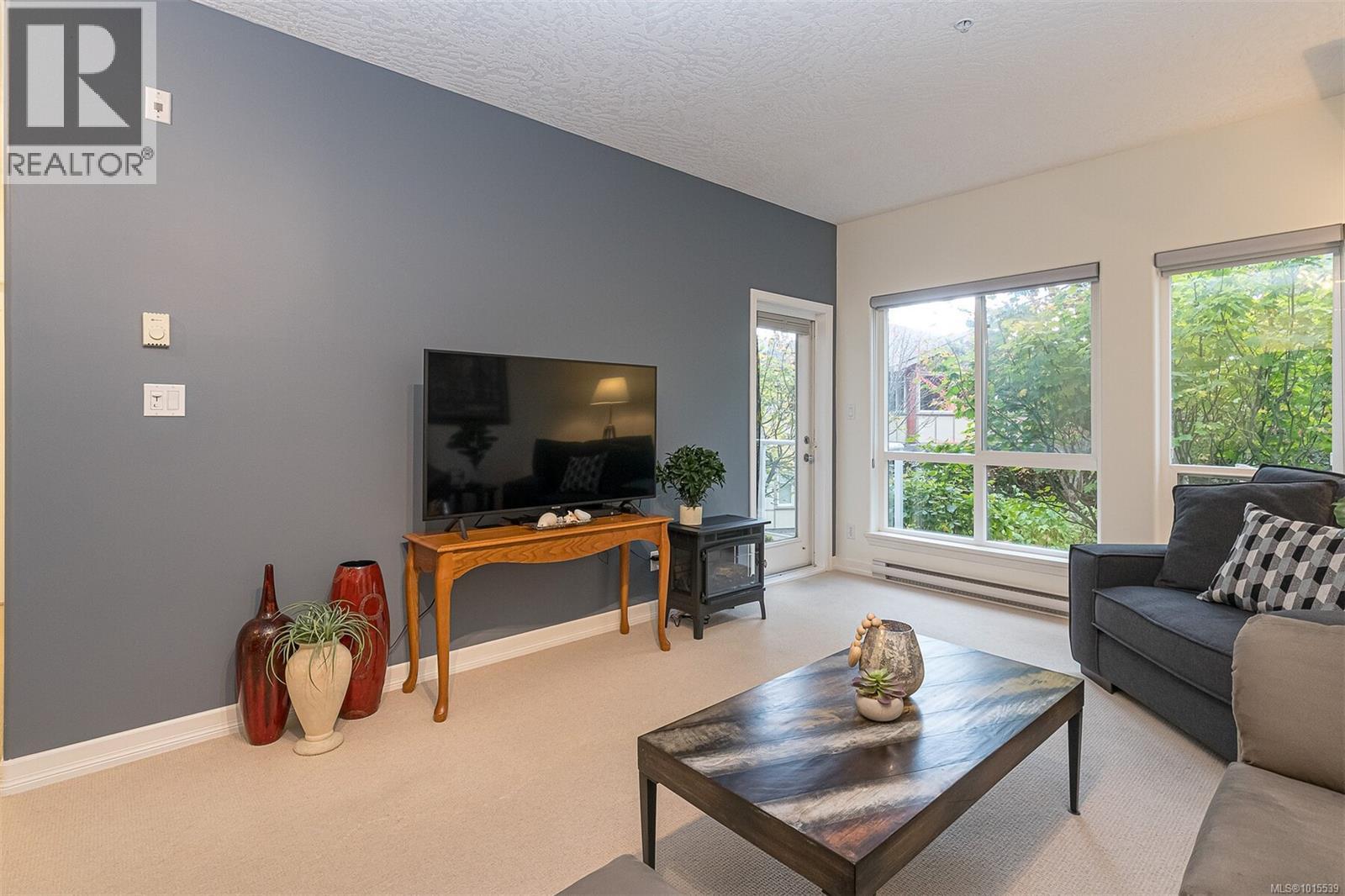 107 3915 Carey Road, Saanich