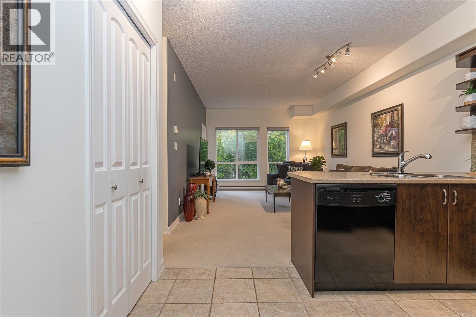 107 3915 Carey Road, Saanich