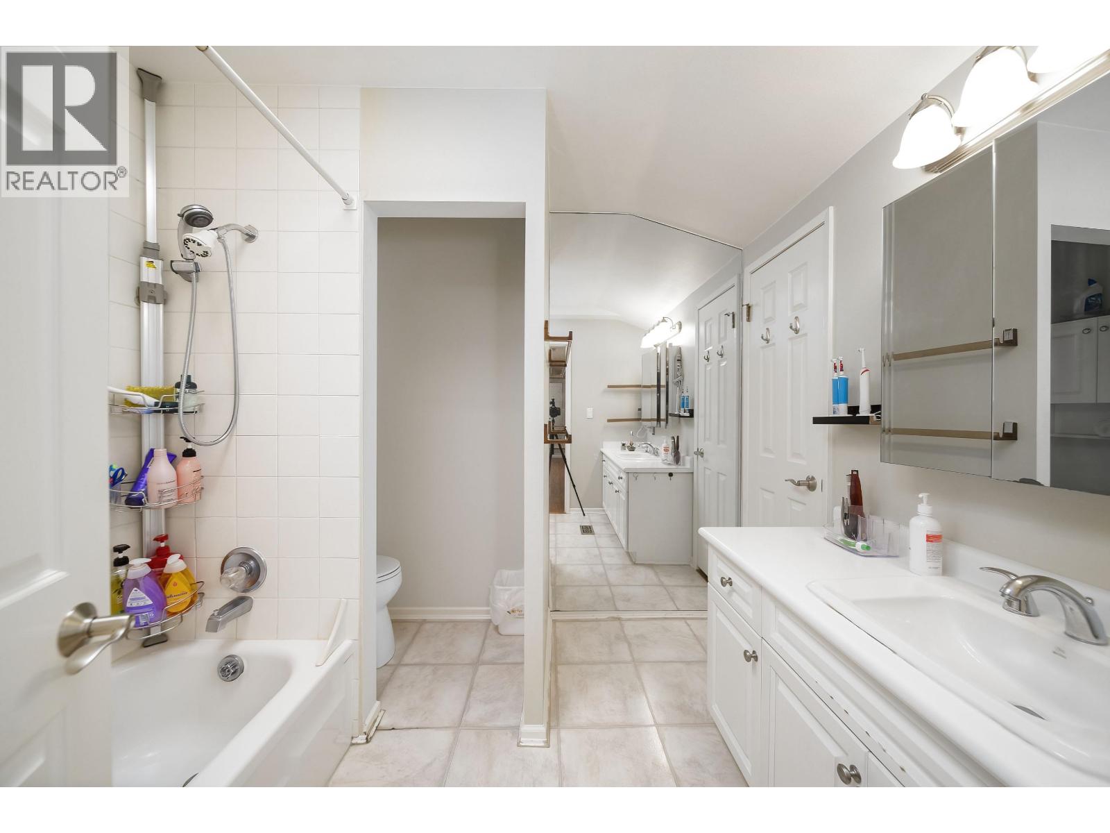 #63-9240 GLENACRES Drive, Richmond