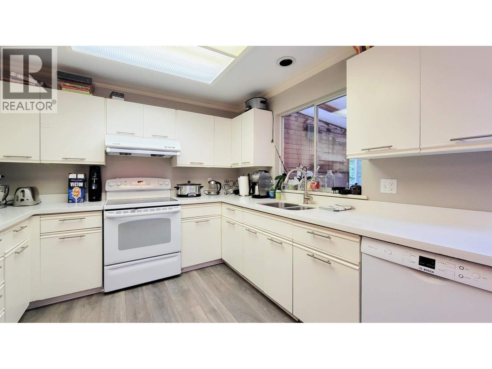 3595 WELLINGTON CRESCENT, North Vancouver