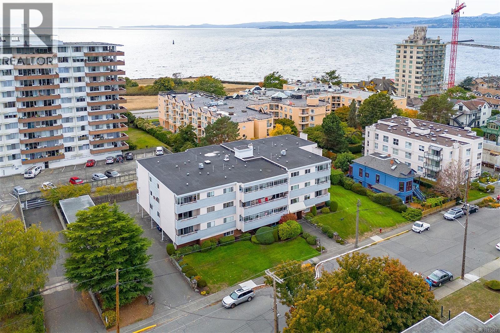 403 545 Rithet Street, Victoria