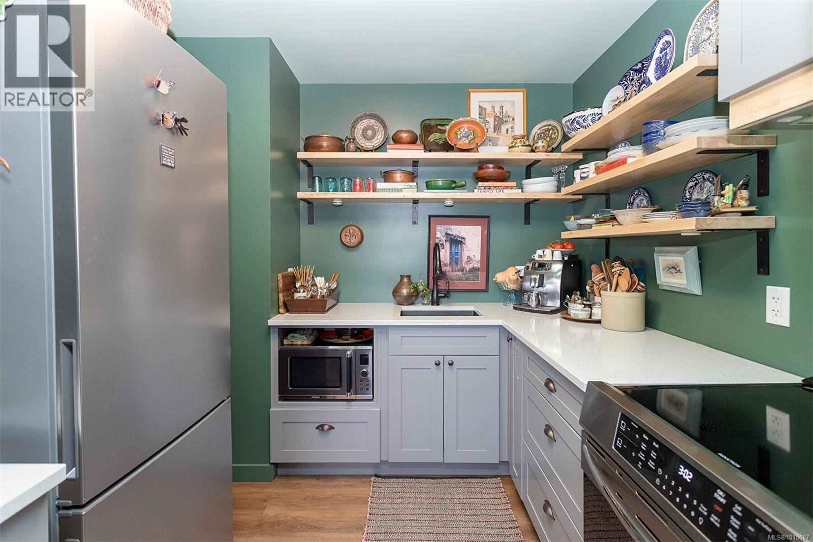 403 545 Rithet Street, Victoria