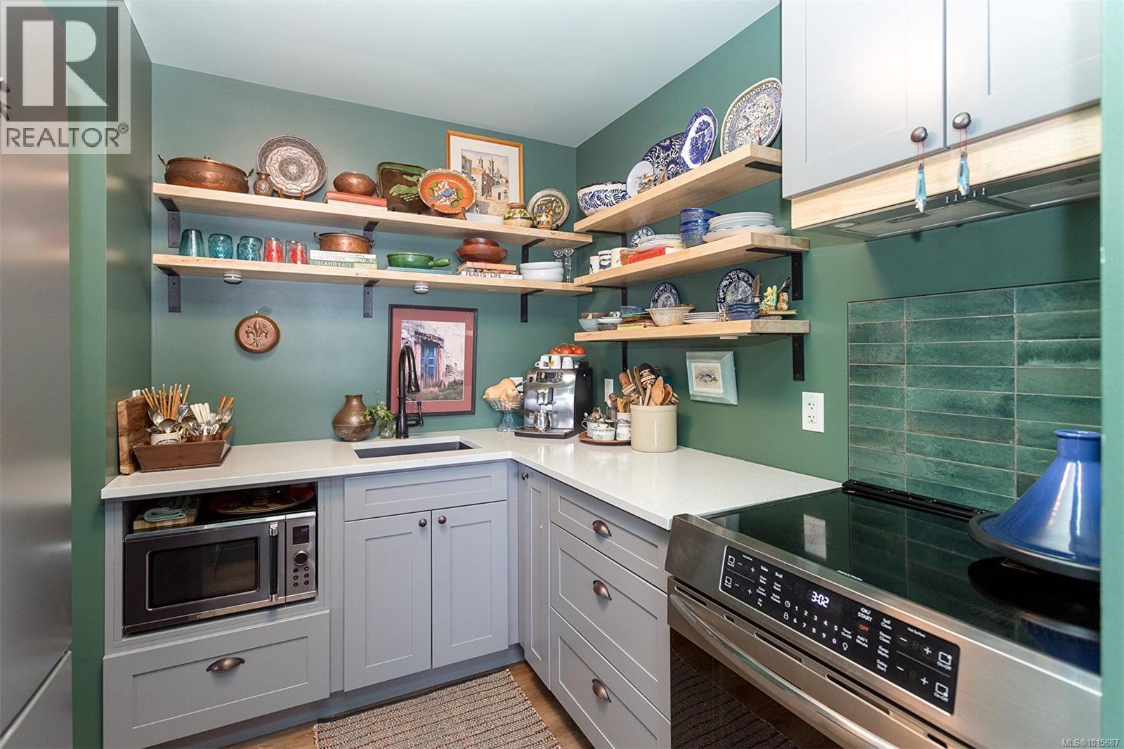 403 545 Rithet Street, Victoria
